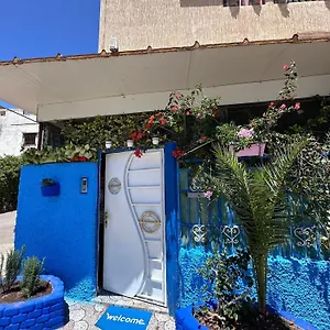 Anza Haven Surf House Bed & Breakfast